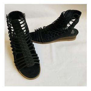 3/$35 New! Vince Camino Sandals